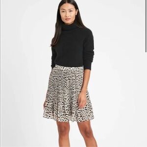 Banana Republic Black and Cream Skater Skirt